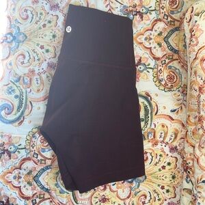 Lululemon Size 4 6inch bike short